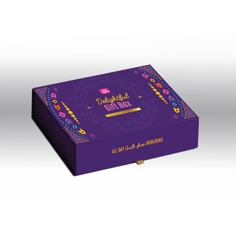 Delightful Gift Box-  Muesli, Nuts & Namkeen (585g)